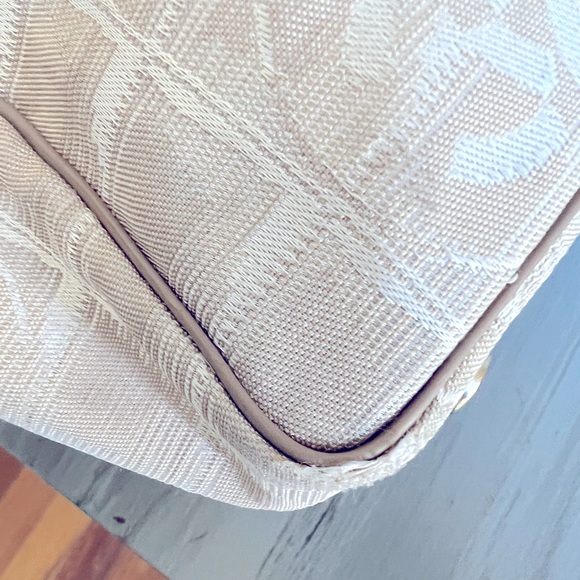 ❤️Authentic CHANEL Tote❤️ - Picture 7 of 16